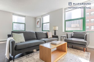 Building Photo - 77 W Huron St