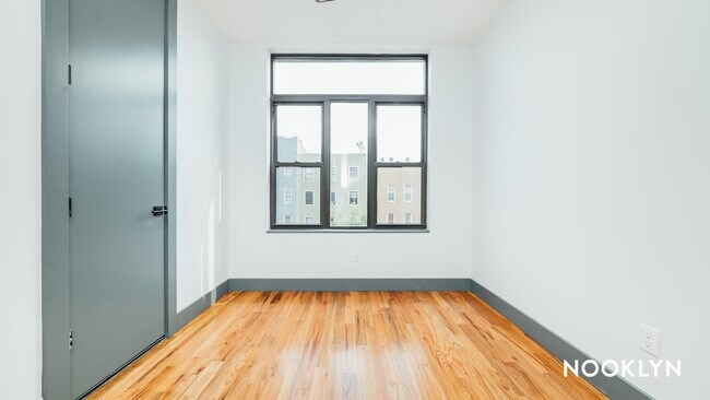 Foto del edificio - 237 Montrose Ave