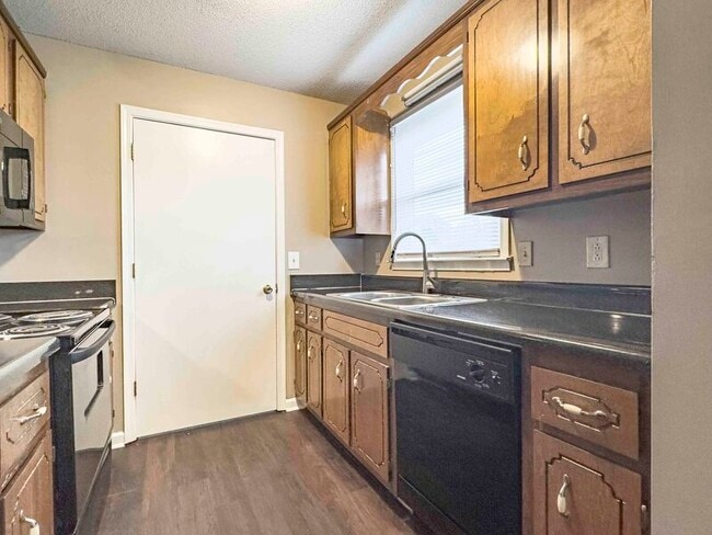 Building Photo - 587 Joshua Dr