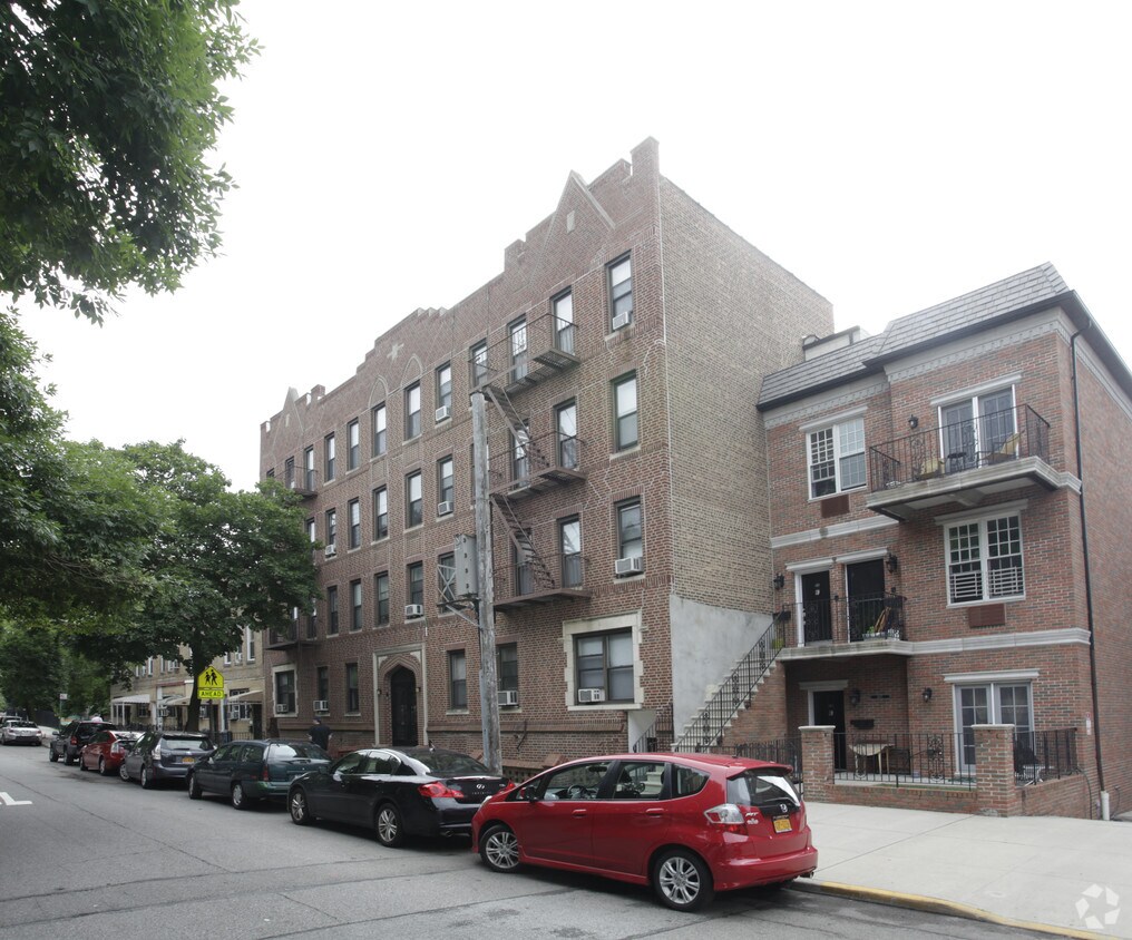 Primary Photo - 1661 11th Ave