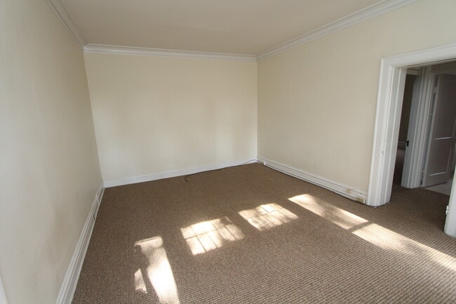 Building Photo - 787 Bryden Rd