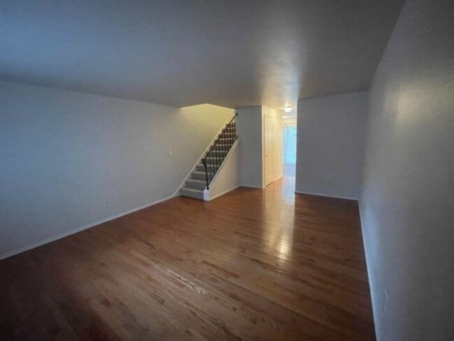 Building Photo - 2Bd/1.5Ba Lynnwood Townhouse