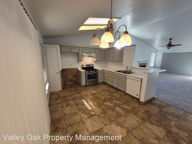 Building Photo - 3 br, 2 bath House - 2218 Heritage Manor D...