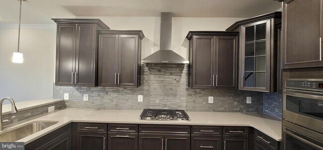 Building Photo - 4940 MacDonough Pl