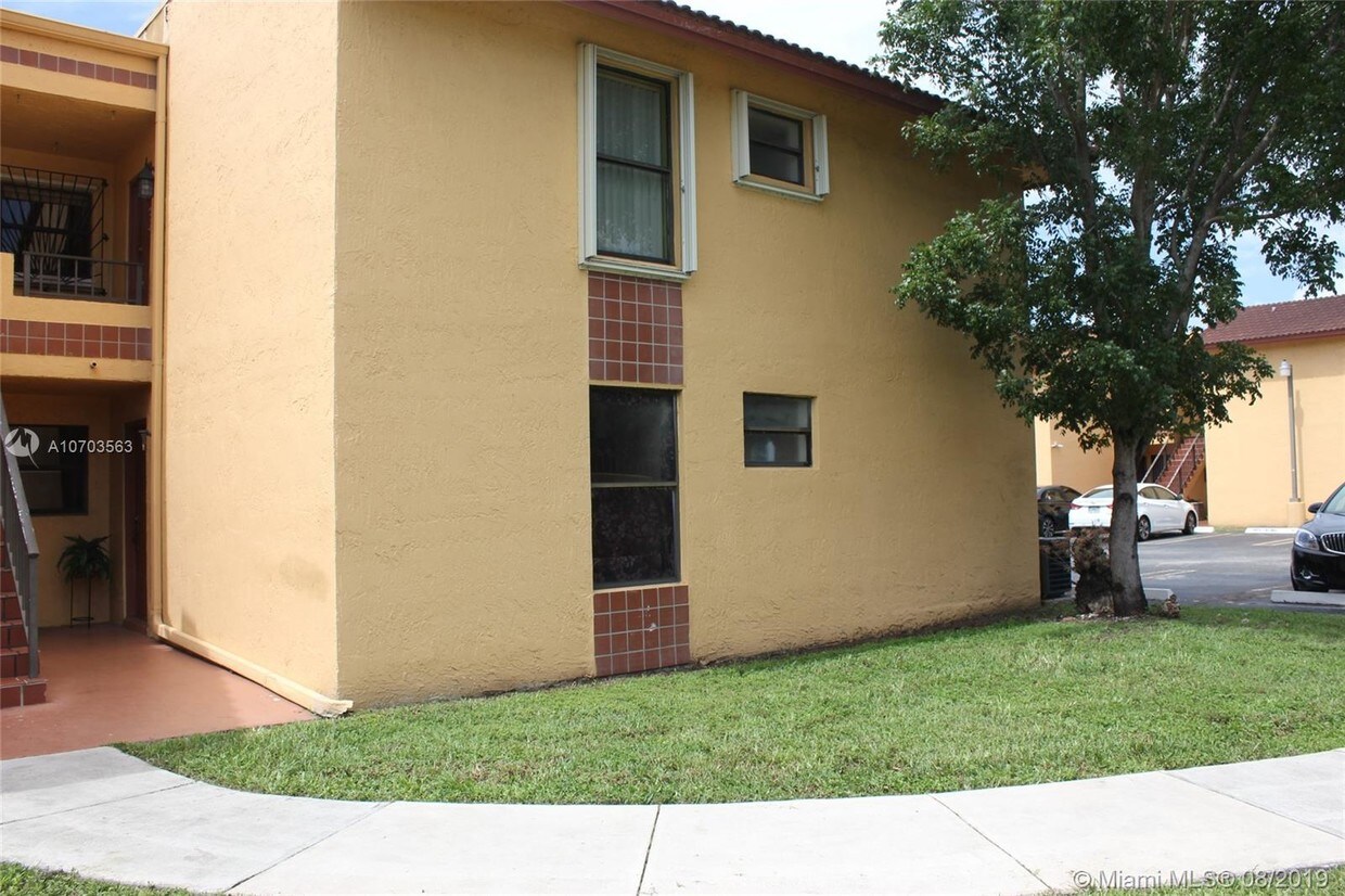 Primary Photo - 10805 NW 7th St