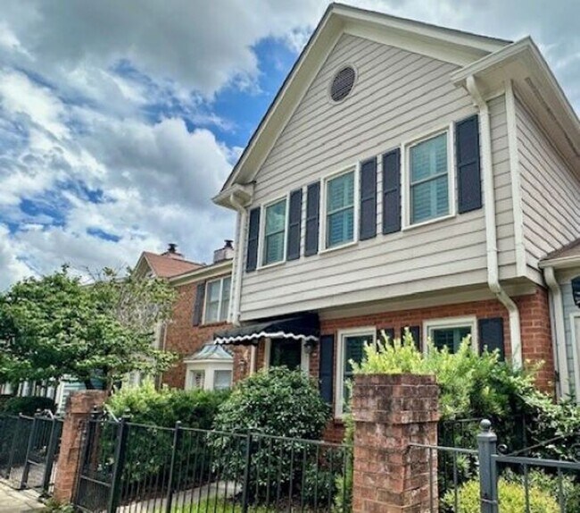Foto del edificio - LIVE IN THE HEART OF FOREST ACRES