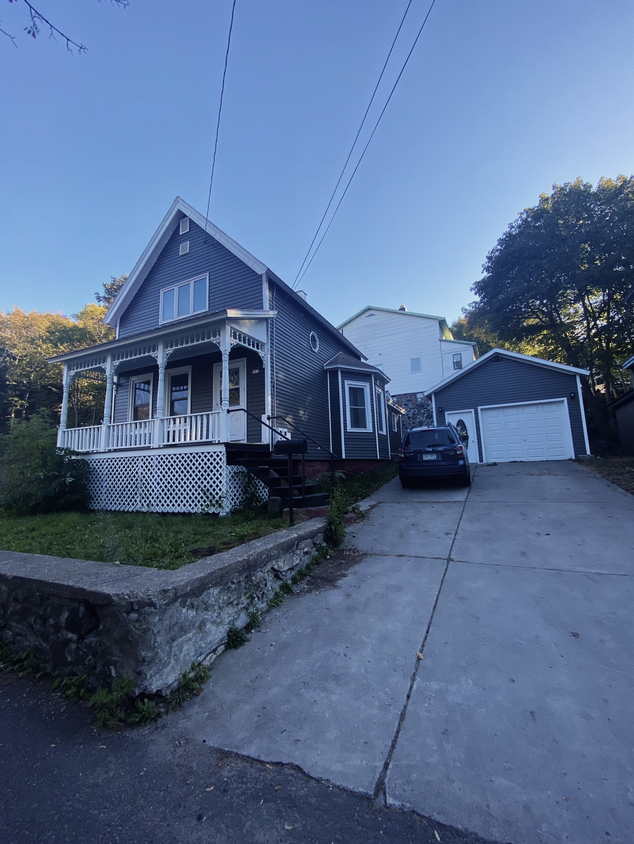 Primary Photo - 907 Ruby Ave