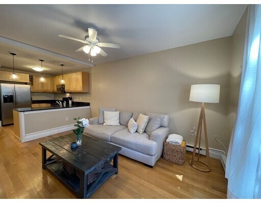 Foto del edificio - 240 Heath St