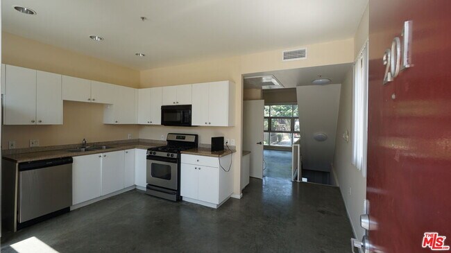 Foto del edificio - 922 W 23rd St