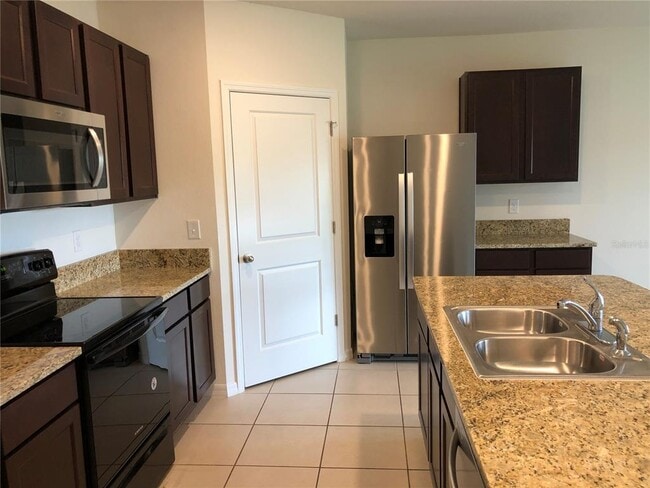 Building Photo - 16313 Little Garden Dr