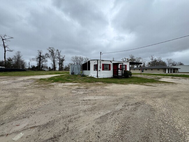 Building Photo - Commerical Rental