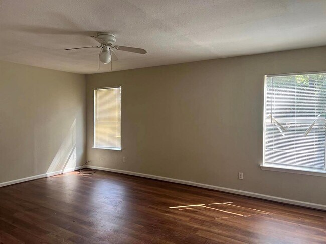 Foto del edificio - 23126 Dew Wood Ln