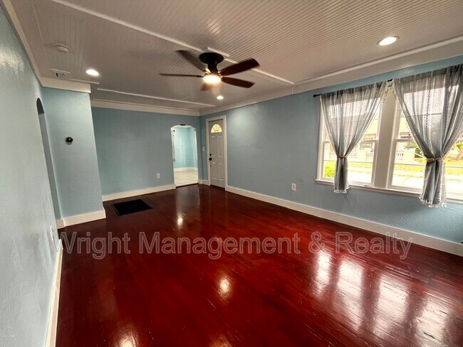 Building Photo - 1215 N Garden Ave