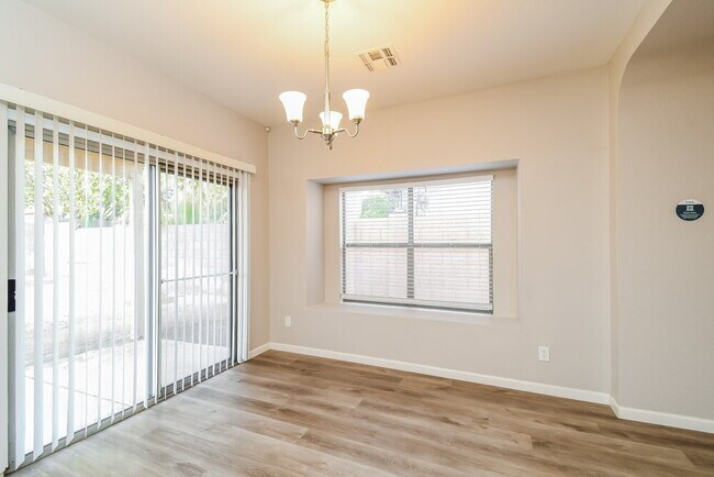 Foto del edificio - 10434 E Azalea Ave