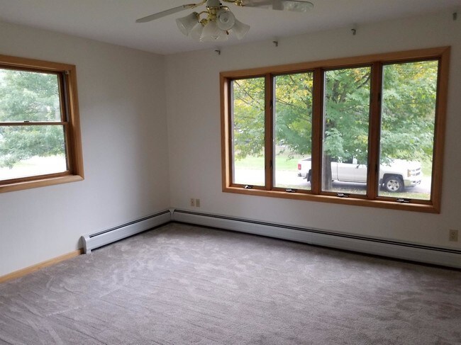Building Photo - 8 Wayman Dr