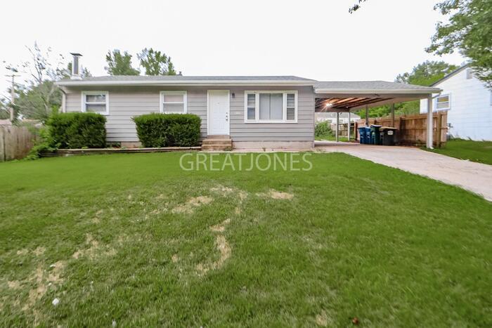Primary Photo - 1382 Broadlawns Ln