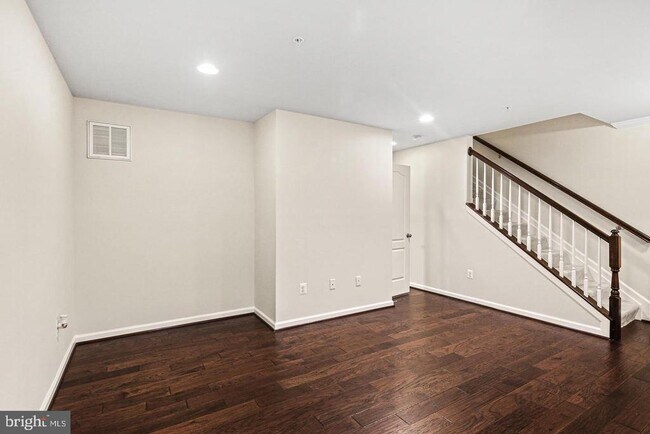 Foto del edificio - 1316 Hawthorn Dr