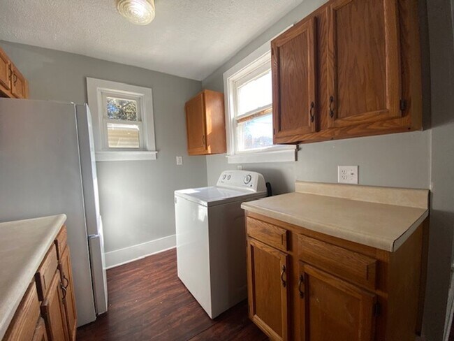 Foto del edificio - 1-198 1/2 E High St