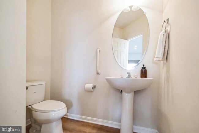 Foto del edificio - 215 Kemper Ct