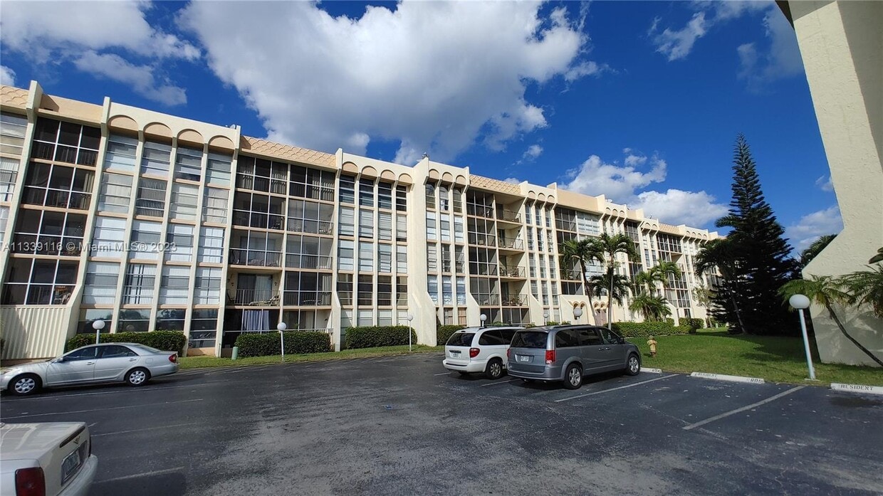 2000 Atlantic Shores Blvd Unit 419, Hallandale Beach, FL 33009 Condo