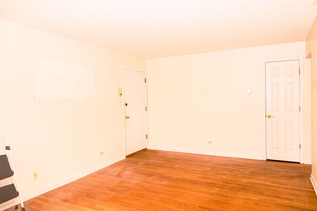 Building Photo - 2342 W 111th St