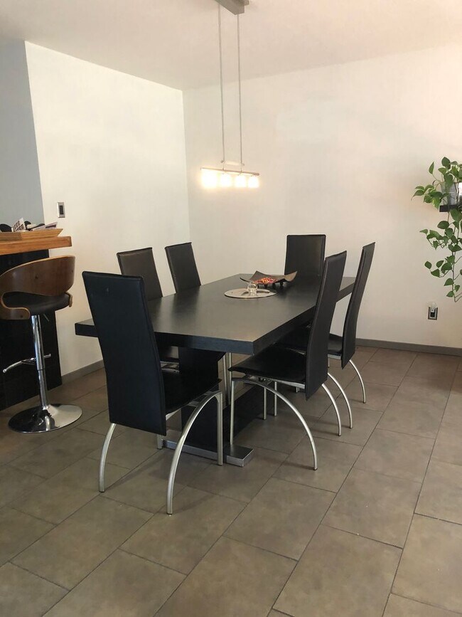 Foto del edificio - Furnished 2 bedroom 2 bath, WiFi and Garba...