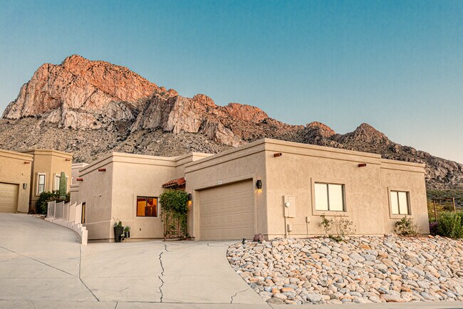 Building Photo - 9809 N Ridge Shadow Plz
