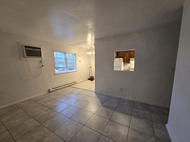 Foto del edificio - 9625 Grove Ave