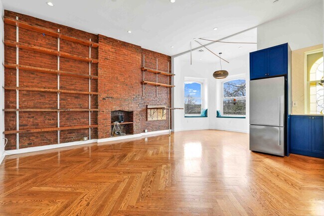 Building Photo - Serene and Bright ,Well-Appointed  1 bedroom -  Historic Crown Heights North