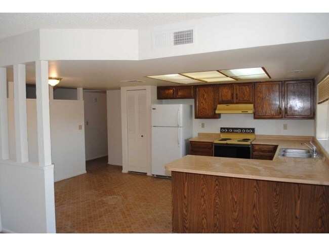 Building Photo - 3507 W Grovers Ave