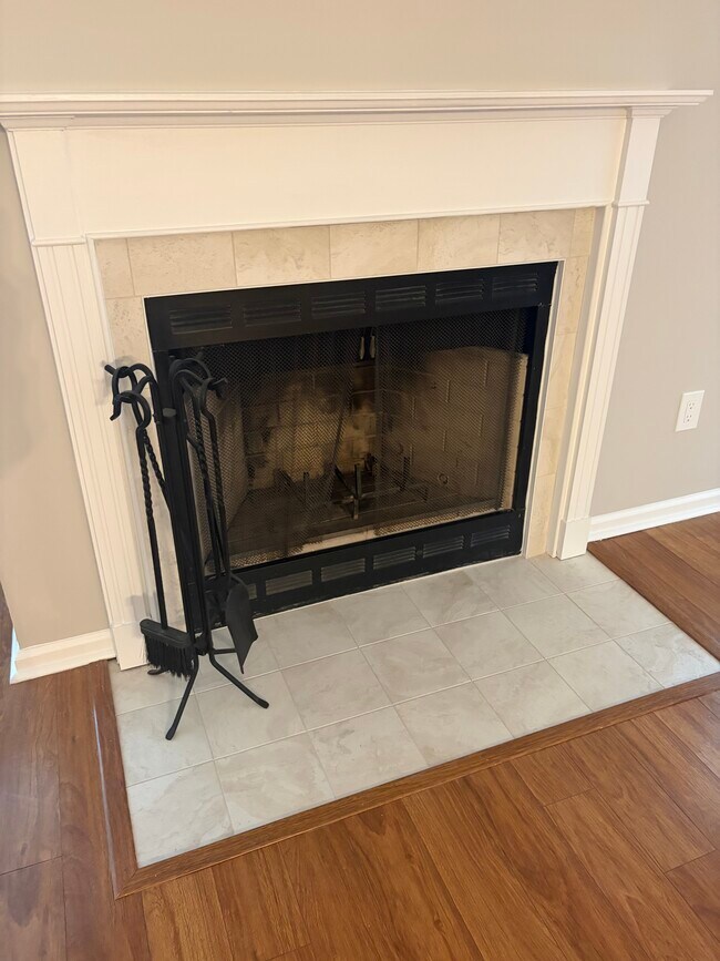 chimenea de leña - 514 Cedar Hollow Dr