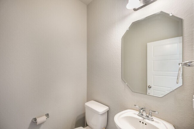 Foto del edificio - Spacious Gated Home Near La Cantera with Media Room