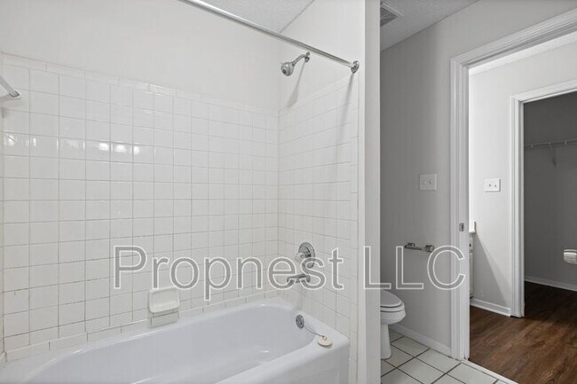 Foto del edificio - 807 Barrington Woods Cove