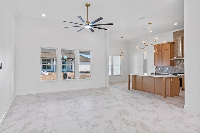 Building Photo - 206 E Persimmon Dr