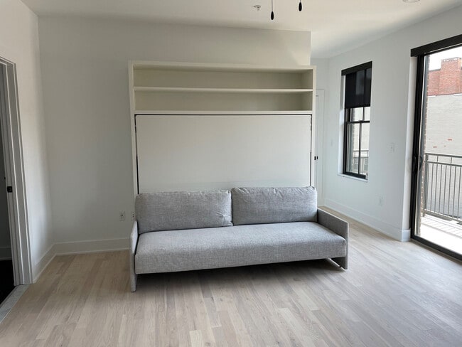 Interior Photo - BROADWAY 385