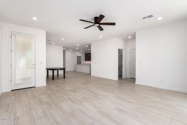 Foto del edificio - 6777 W Molly Ln
