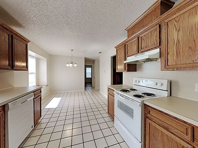 Building Photo - *$500 OFF first month. No App Fee.