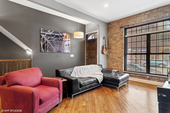 Foto del edificio - 2537 W Chicago Ave
