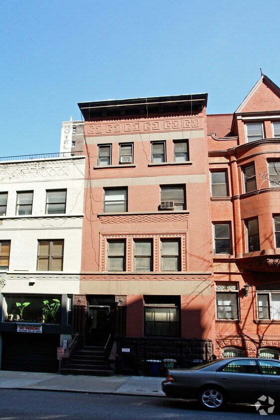 Building Photo - 161 W 74th St