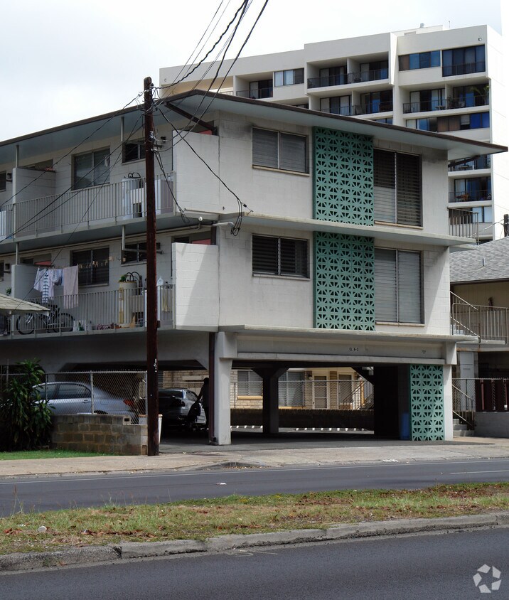 Building Photo - 728 University Ave