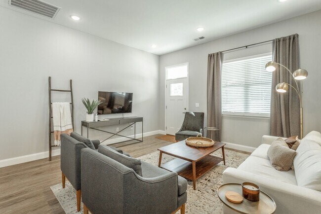 Building Photo - Brand New 4 Bedroom 3.5 Bath
