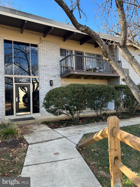 Foto del edificio - 4933 Americana Dr