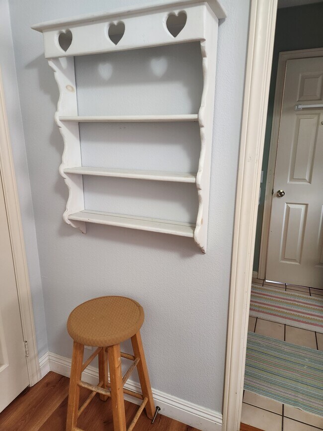 Estante para adornos de dormitorio - 10640 Bruns Dr