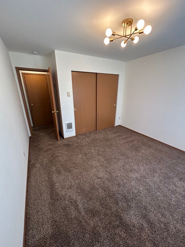 Foto del edificio - 919 College Ln NE