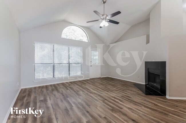 Foto del edificio - 701 Long Hill Ct