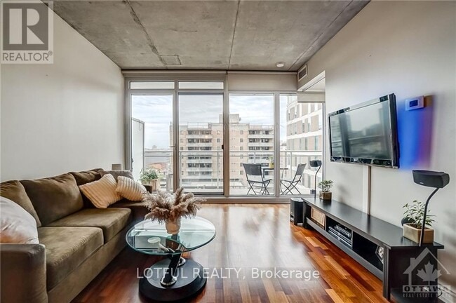 Building Photo - 324-1324 Laurier Ave W