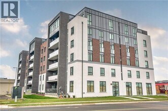 Building Photo - 5 Hamilton St N