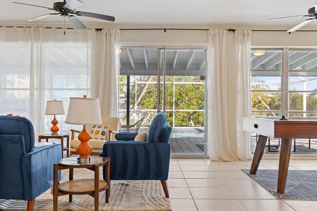 Foto del edificio - 451 Sharon Cir