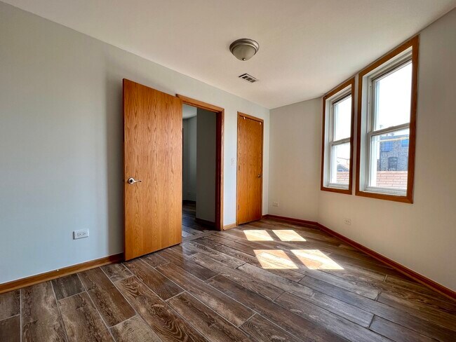 Building Photo - 1316 W 18th St