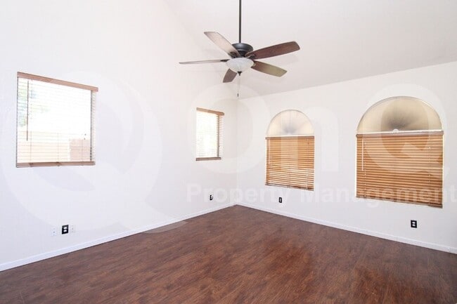 Foto del edificio - 5309 E Harmony Ave